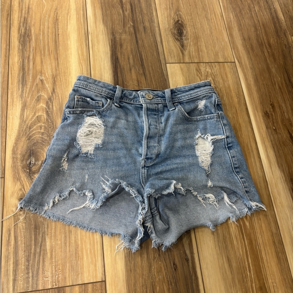 ripped hollister shorts!